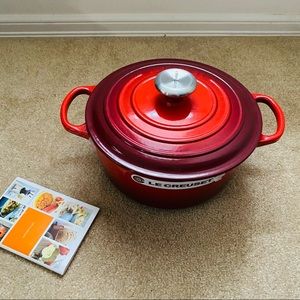 Le Creuset new #24 4.5q Red